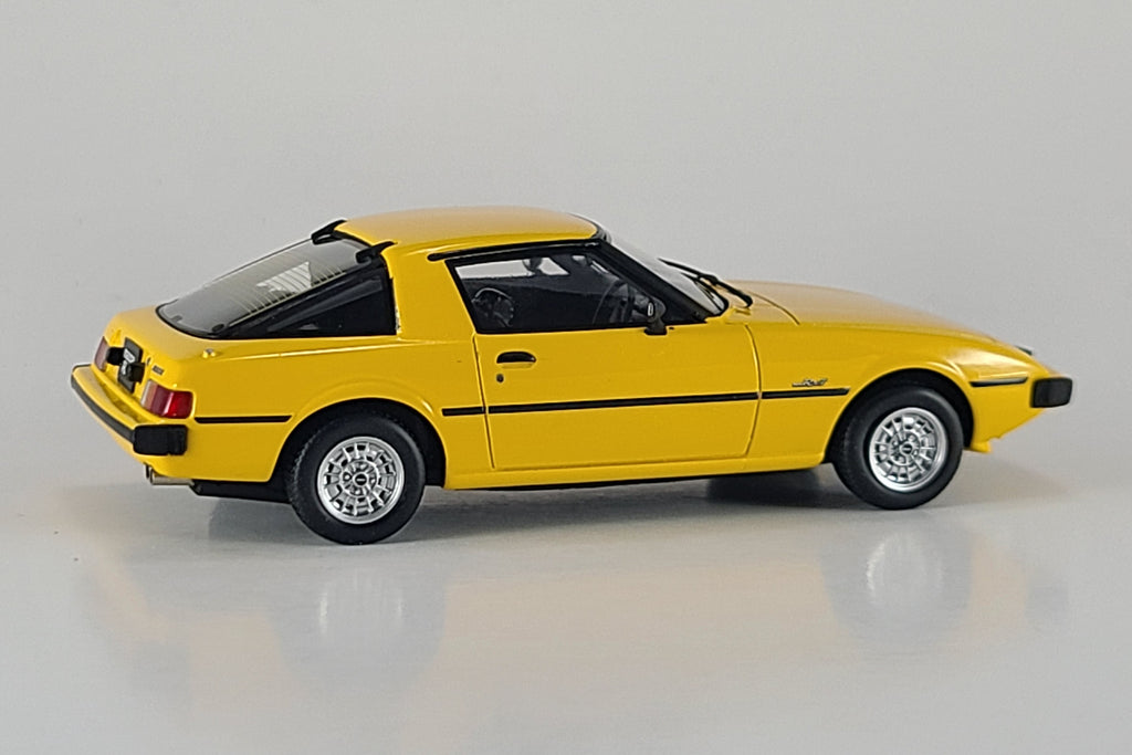 京商 1/43 MAZDA SAVANNA (RX-3) 1975 No.77 Kyosho 1:43 Mazda Savanna (RX-3) Year 1975 #77 Y. Katayama