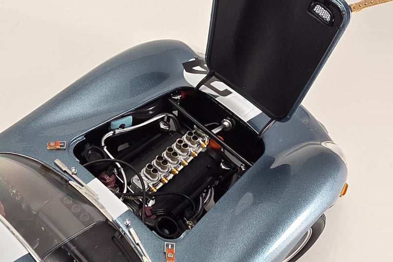 Ferrari 250 GTO (1962 Sebring 12 Hours) | 1:18 Scale Diecast Model Car by Kyosho | Engine Detail