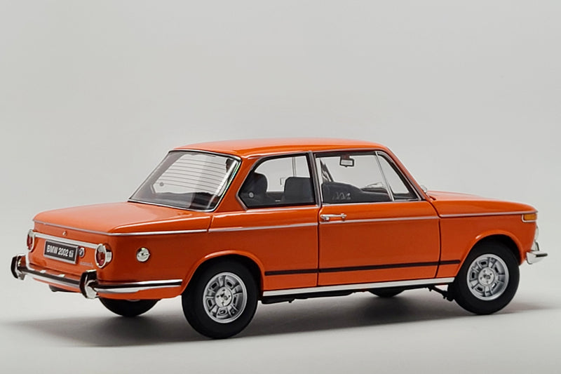 BMW 2002tii (1972) | 1:18 Scale Diecast Model Car by Kyosho | Rear Quarter