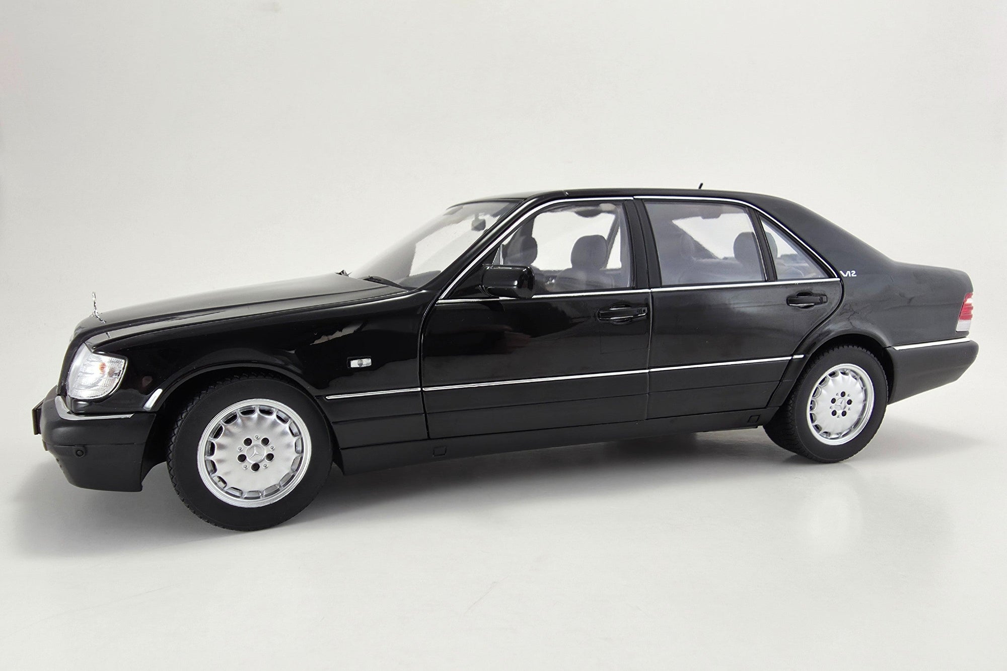 1:18 Scale Mercedes-Benz Models