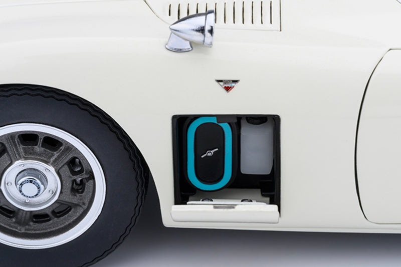 Toyota 2000GT | 1:18 Scale Model Car by AUTOart | Access Panel