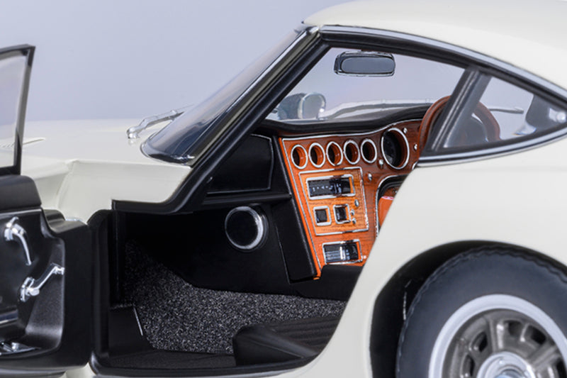 Toyota 2000GT | 1:18 Scale Model Car by AUTOart | Left Interior