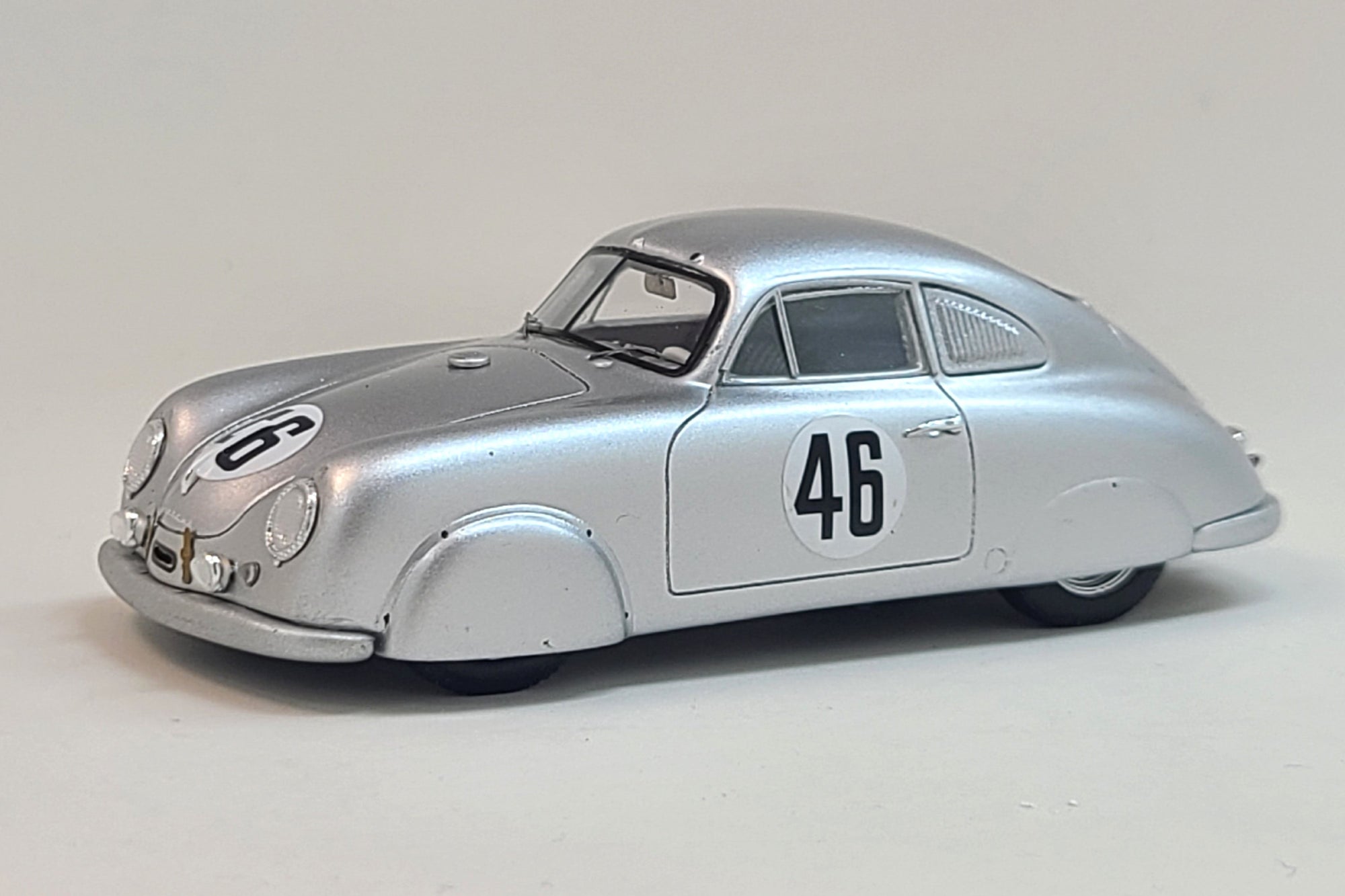 WELLY - 1/43 - PORSCHE MUSEUM- PORSCHE 356 SL - N°46 - LE MANS 1951 WELLY - 1/43 - PORSCHE MUSEUM- PORSCHE 356 SL - N°46 - LE MANS 1951