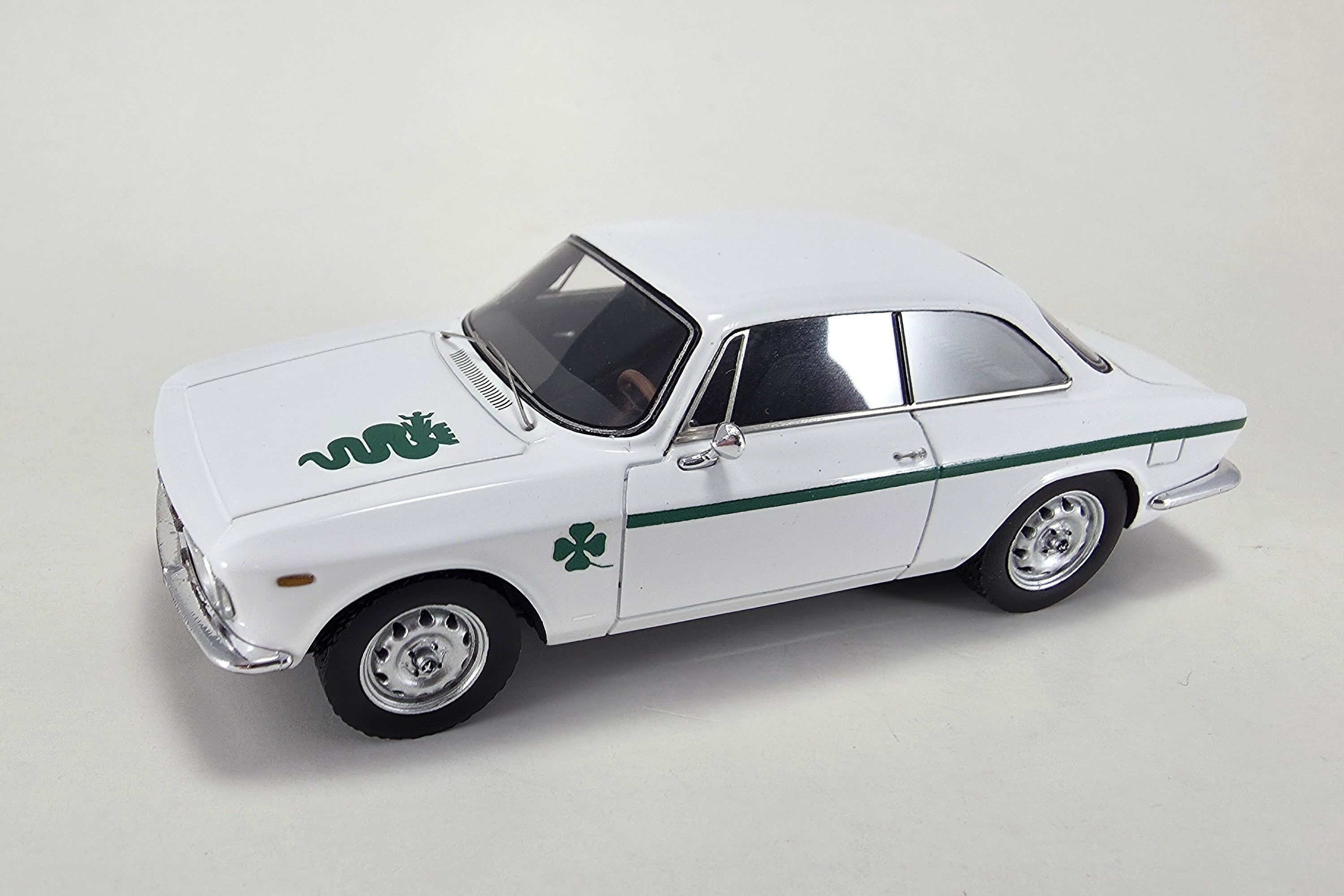 ミニカー Alfa Romeo GTA 1300 40th Anniversary Alfa Romeo GTA 1300 Junior | 1:43 Scale Model Car | Schuco – Model