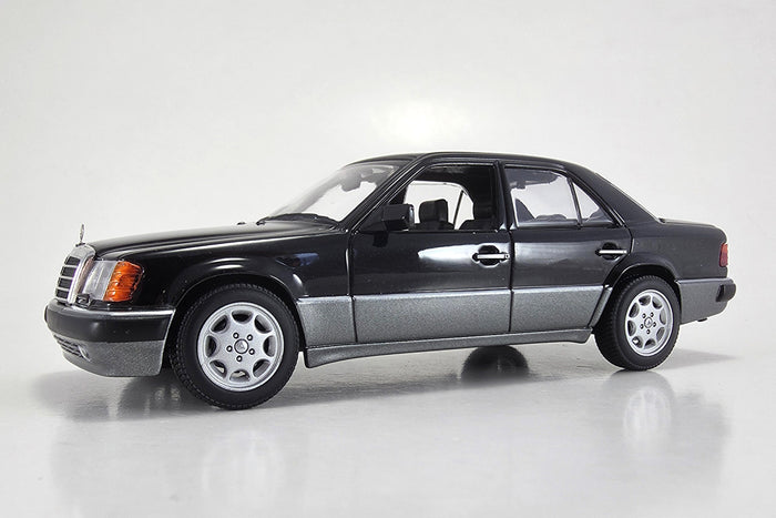 1:43 scale diecast Mercedes-Benz 500E by Maxichamps | Left Front Quarter