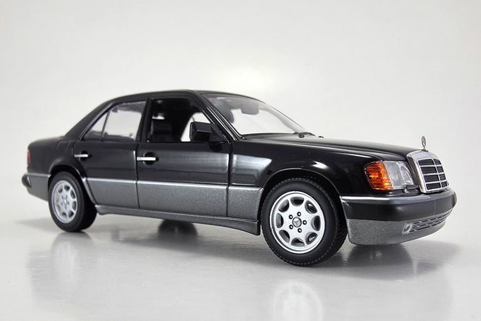 1:43 scale diecast Mercedes-Benz 500E by Maxichamps | Right Front Quarter