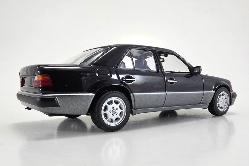 1:43 scale diecast Mercedes-Benz 500E by Maxichamps | Right Rear Quarter