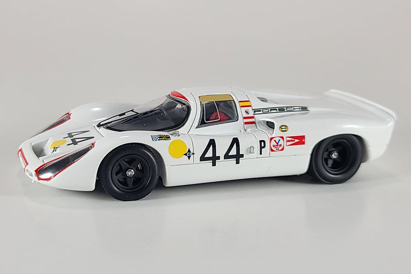 Porsche 907 (4th Place, 1969 Sebring 12 Hours) | 1:43 Scale Model Car by Spark | Front Quarter