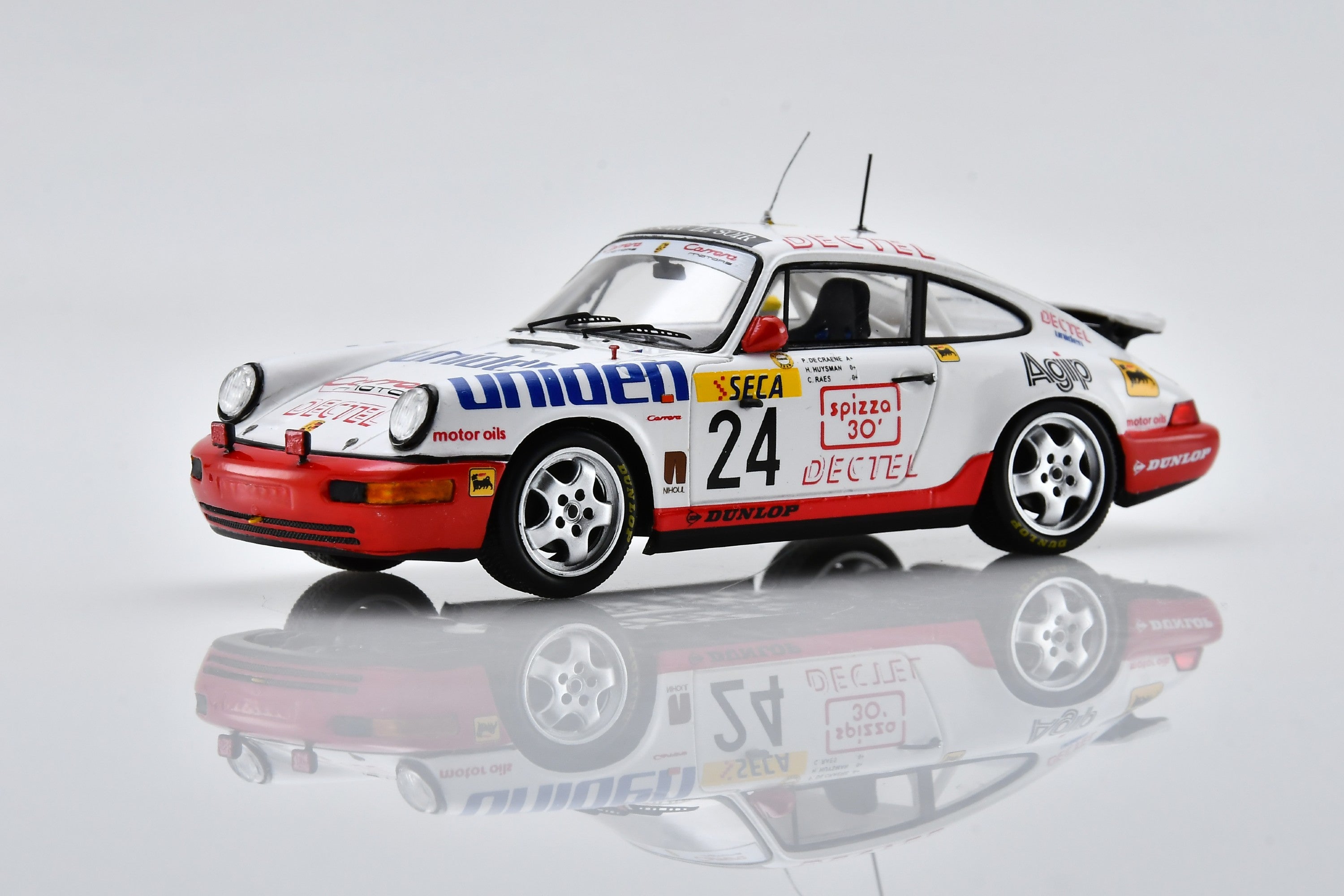 1:43 scale model Porsche 911 Carrera 2 (1991 Spa 24 Hours, #24) by Spark | Front Quarter View