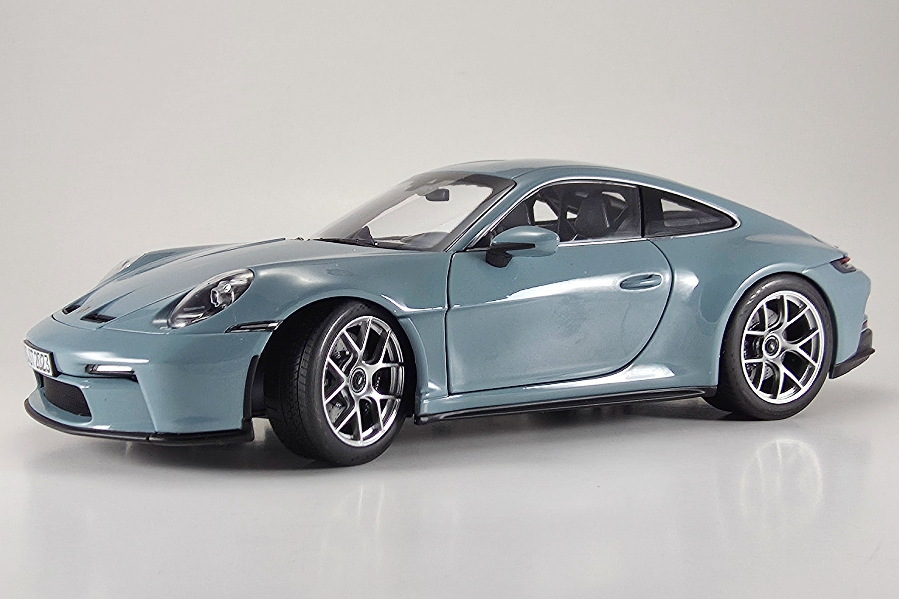 Porsche 911 S/T (2023) | 1:18 Scale Diecast Model Car by Norev | Front Quarter