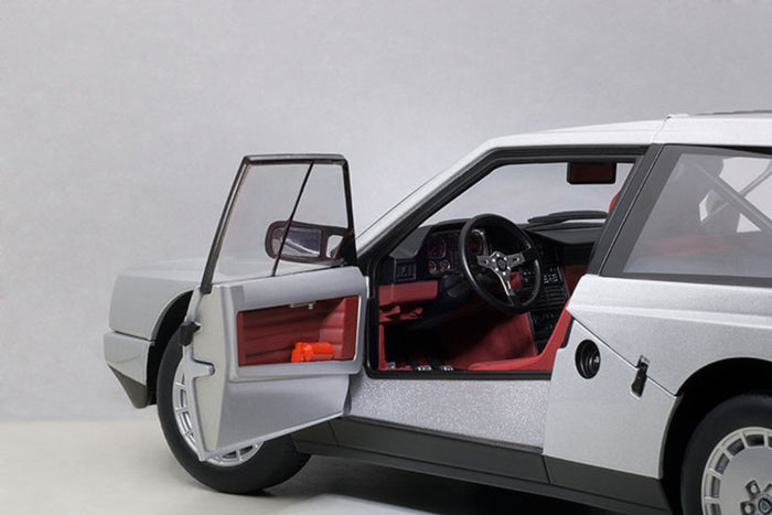 Lancia Delta S4 Stradale | 1:18 Scale Diecast Model Car by AUTOart | Left Interior
