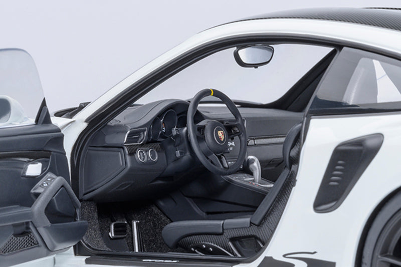 1:18 Scale Model Porsche 911 GT3 RS (991.2) by AUTOart | Left Interior Detail