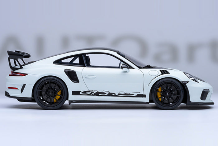 1:18 Scale Porsche 911 GT3 RS Weissach Package by AUTOart | Side View
