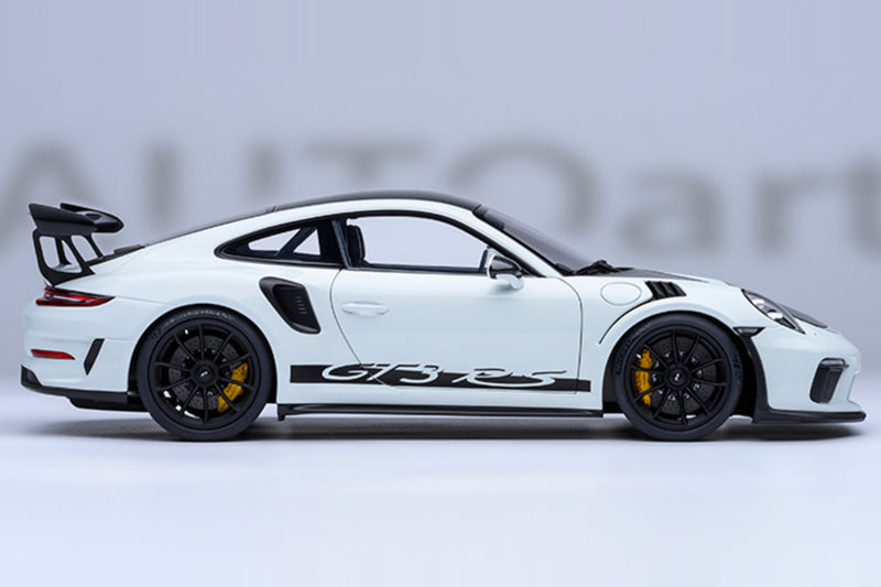 1:18 Scale Porsche 911 GT3 RS Weissach Package by AUTOart | Side View