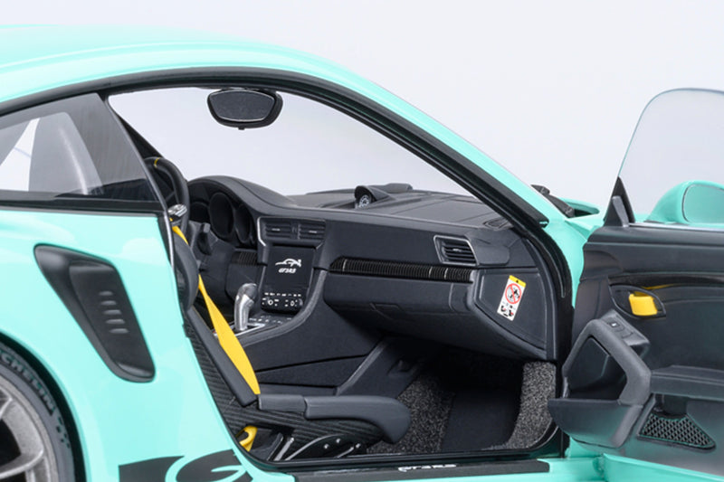 1:18 Scale Porsche 911 GT3 RS (991.2) by AUTOart | Right Interior