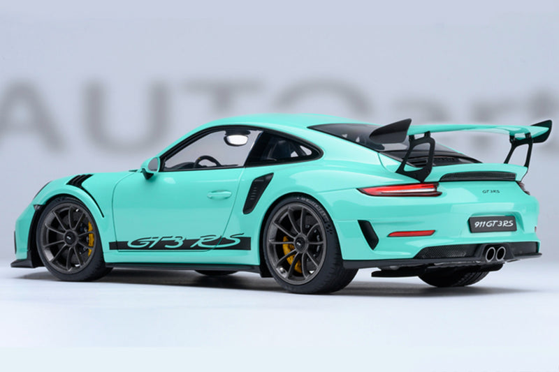 1:18 Scale Porsche 911 GT3 RS (991.2) by AUTOart | Rear Quarter