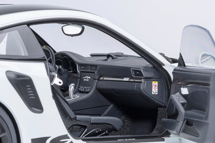 1:18 Scale Porsche 911 GT3 RS Weissach Package by AUTOart | Right Interior Detail