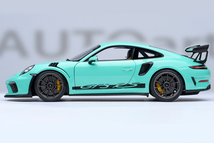 1:18 Scale Porsche 911 GT3 RS (991.2) by AUTOart | Side View