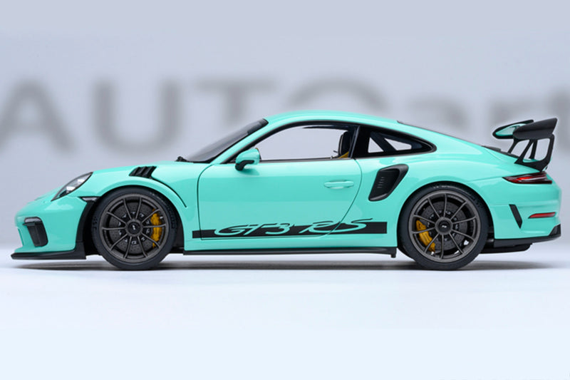 1:18 Scale Porsche 911 GT3 RS (991.2) by AUTOart | Side View