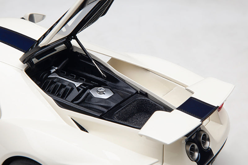 1:18 Scale Ford GT Heritage Edition by AUTOart | Engine Detail