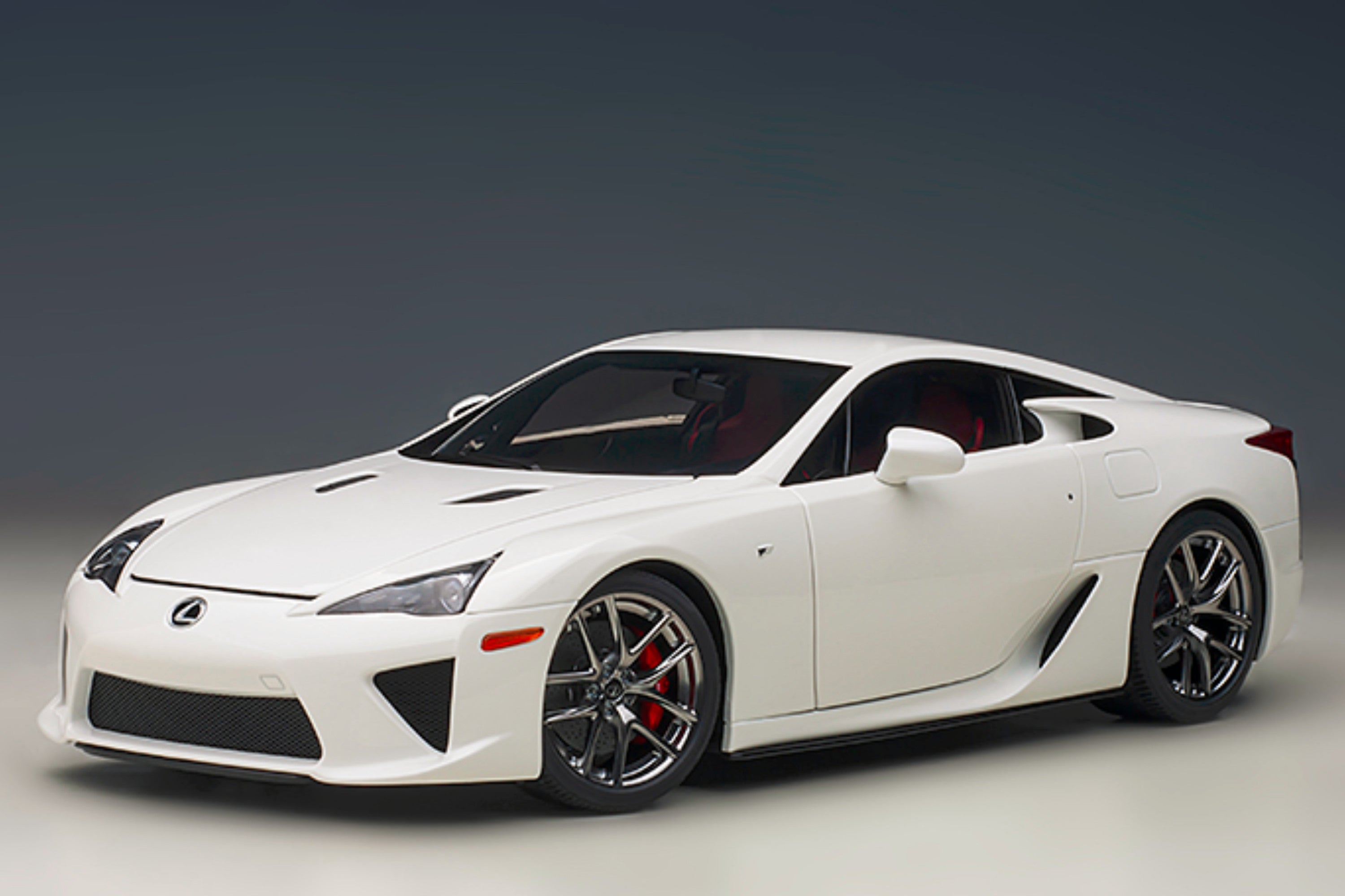 Lexus LFA | 1:18 Scale Model Car by AUTOart | Front Quarter