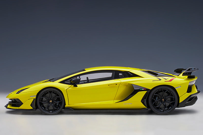 1:18 Scale Lamborghini Aventador SVJ by AUTOart | Side View