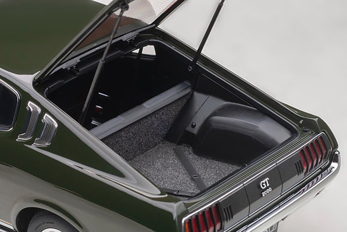 Toyota Celica Liftback 2000GT 1973 (RA25) - 1:18 Scale Model Car by AUTOart