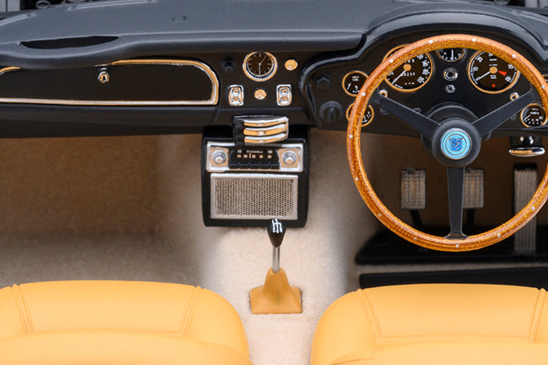 Aston Martin DB5 | 1:18 Scale Model Car by AUTOart | Dashboard Detail