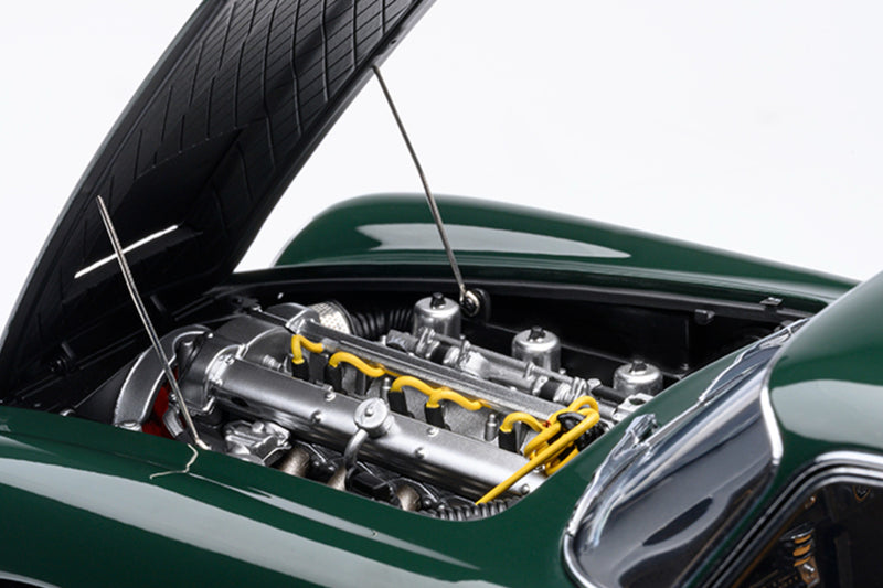 Aston Martin DB5 | 1:18 Scale Model Car by AUTOart | Engine Detail