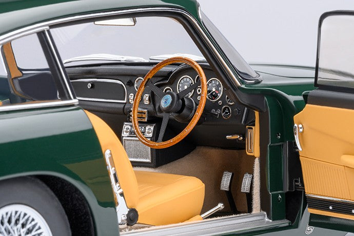 Aston Martin DB5 | 1:18 Scale Model Car by AUTOart | Right Interior