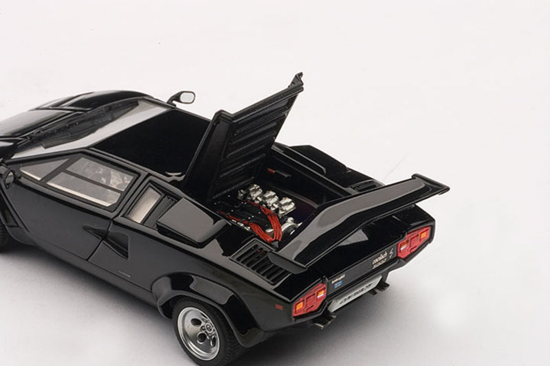 Lamborghini Countach 5000S QV | 1:43 Scale Diecast Model Car by AUTOart | Engine Detail