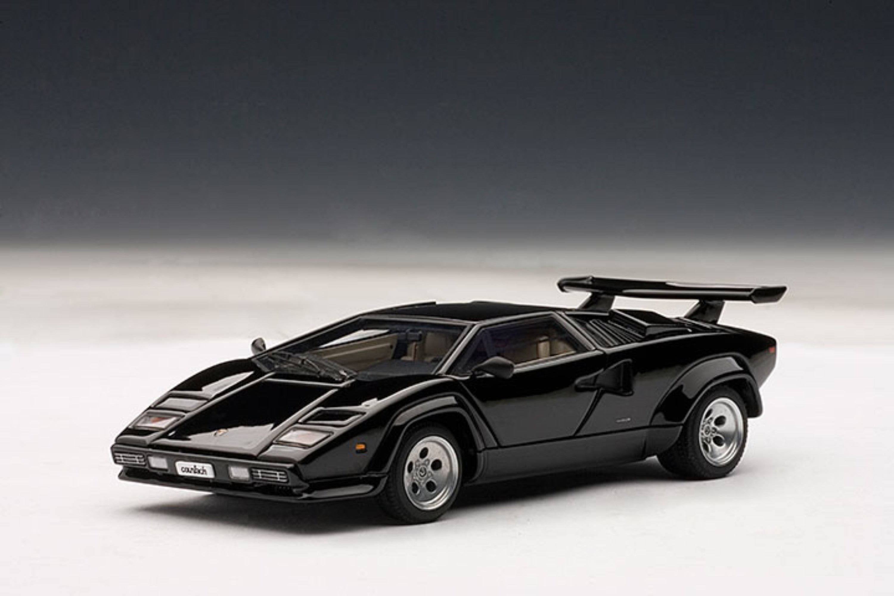Lamborghini Countach 5000S QV | 1:43 Scale Diecast Model Car by AUTOart | Front Quarter