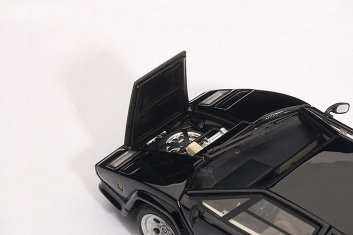 Lamborghini Countach 5000S QV | 1:43 Scale Diecast Model Car by AUTOart | Frunk