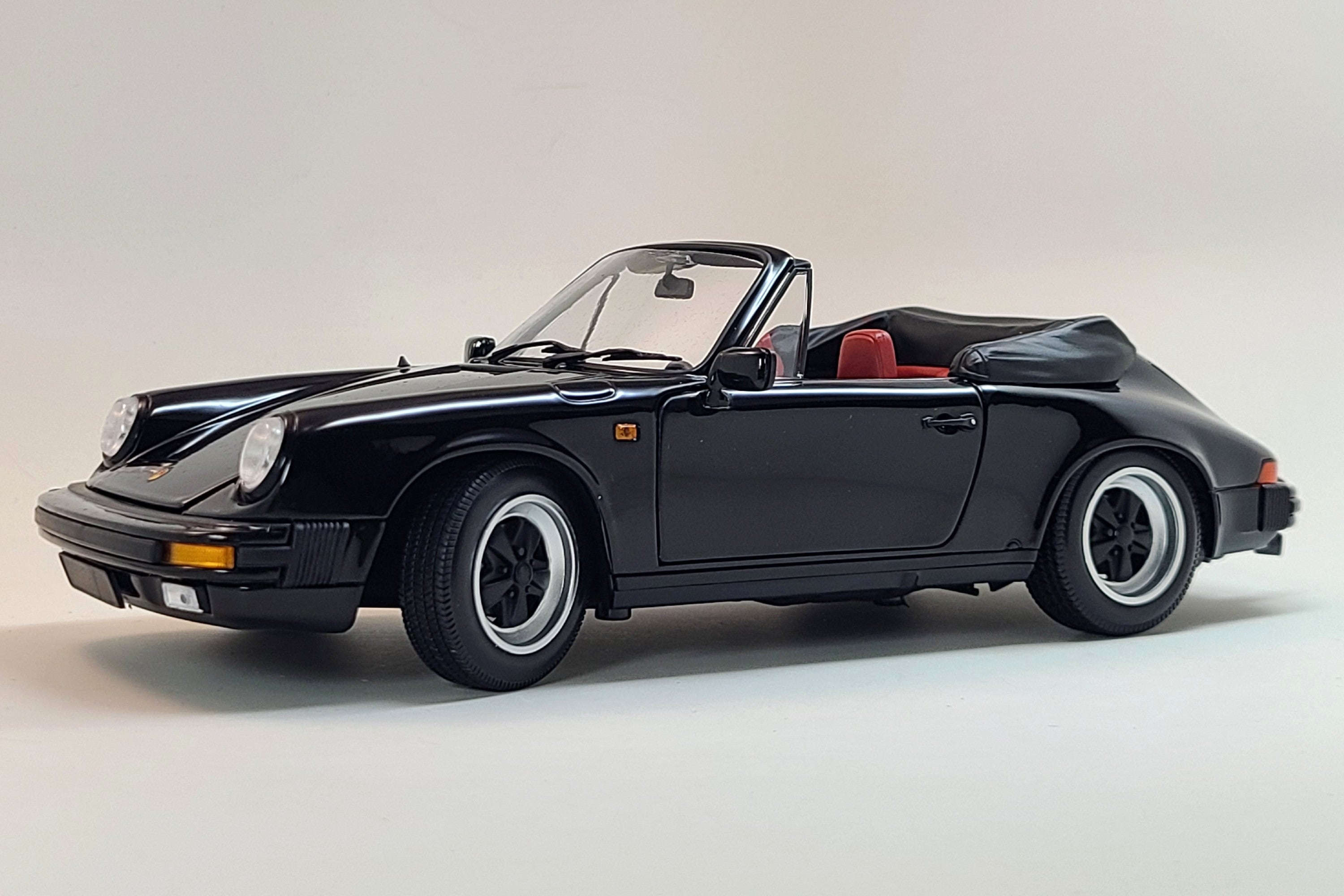 Porsche 911 Carrera 3.2 Cabriolet | 1:18 Scale Diecast Model Car by Minichamps | Front Quarter