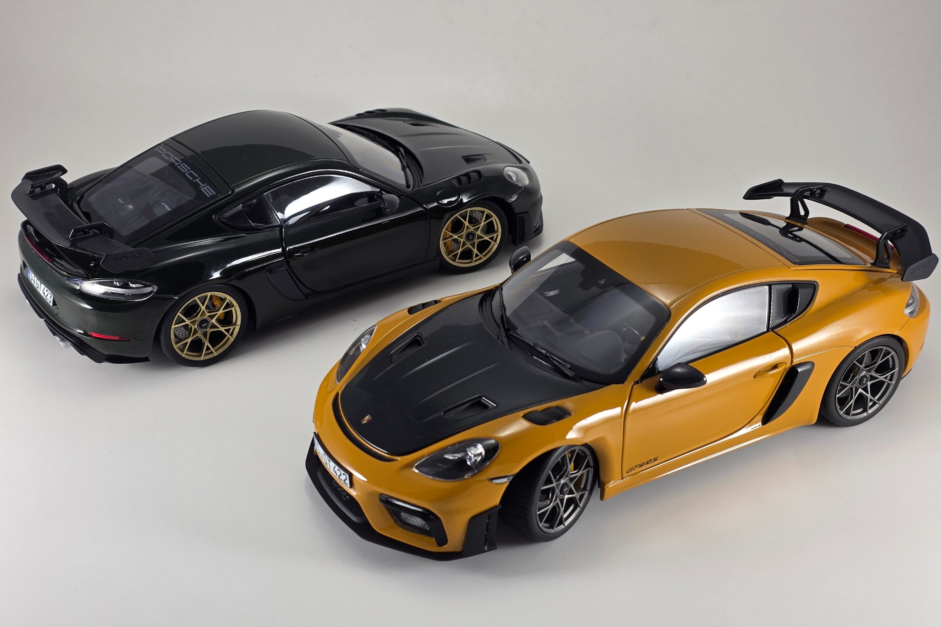 Porsche Cayman GT4 RS (2023) | 1:18 Scale Diecast Model Car by Norev