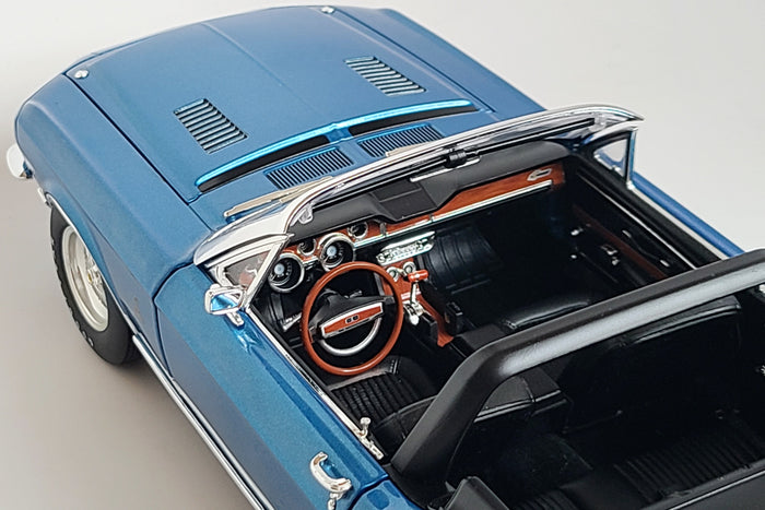 Shelby GT500 Convertible (1968) | 1:18 Scale Diecast Model Car by Acme Trading Company | Interior Detail