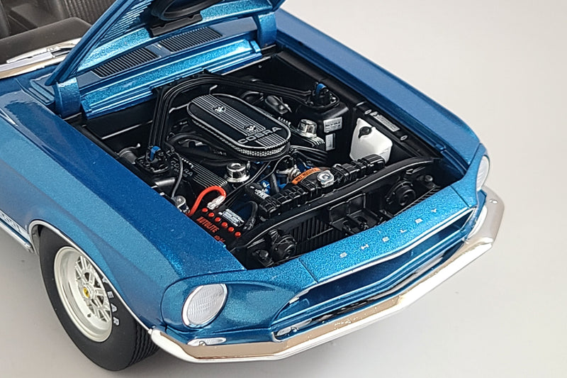 Shelby GT500 Convertible (1968) | 1:18 Scale Diecast Model Car by Acme Trading Company | Engine Detail