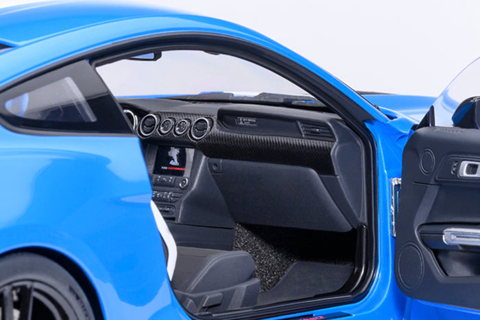 1:18 Scale Ford Mustang Shelby GT500 by AUTOart | Right Interior Detail