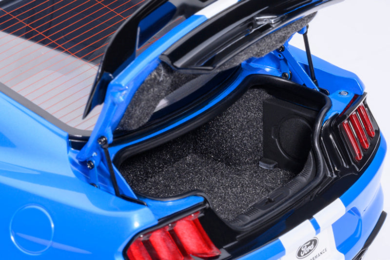 1:18 Scale Ford Mustang Shelby GT500 by AUTOart | Trunk Detail