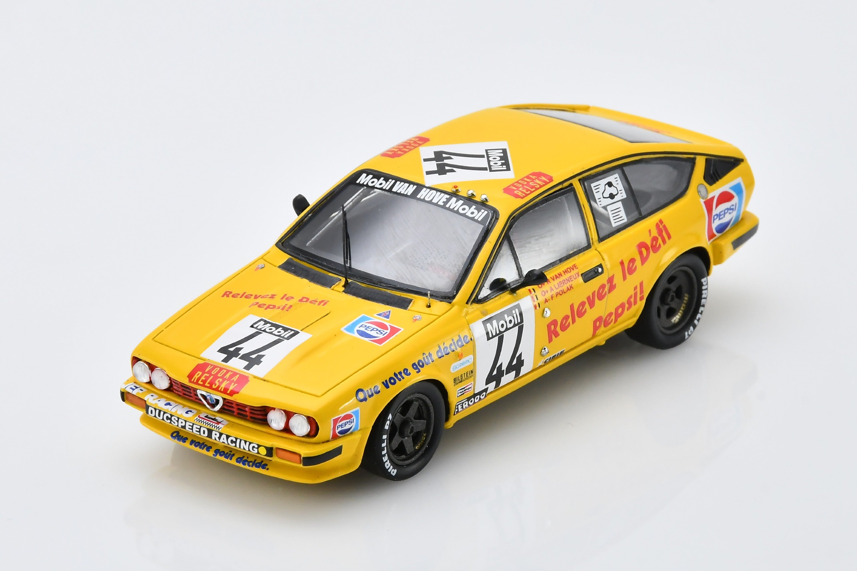 1:43 scale model Alfa Romeo GTV6 (1983 Spa 24 Hours, #44) by Spark | Front Quarter View