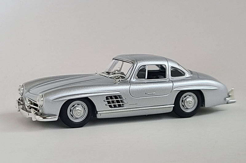 Mercedes-Benz 300SL Gullwing | 1:43 Scale Diecast Model Car by Maxichamps | Front Quarter