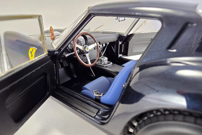1:18 scale Ferrari 250 GTO by Kyosho| Left Interior