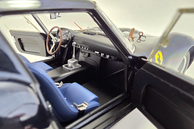 1:18 scale Ferrari 250 GTO by Kyosho| Right Interior