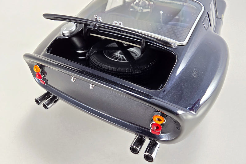 1:18 scale Ferrari 250 GTO by Kyosho| Trunk Detail