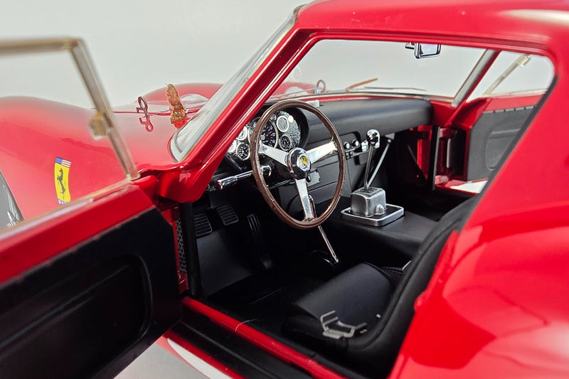 1:18 scale diecast Ferrari 250 GTO (1962 1000km Paris Winner) by Kyosho | Left Interior