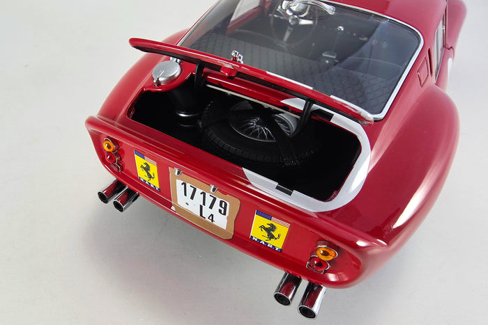 1:18 scale diecast Ferrari 250 GTO (1962 1000km Paris Winner) by Kyosho | Trunk Detail