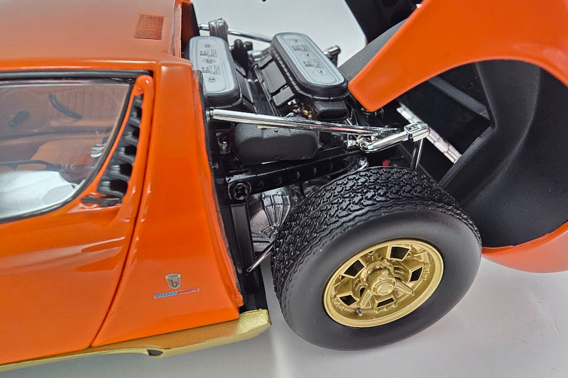 1:18 Scale Lamborghini Miura P400 by Kyosho | Engine Compartment Detail