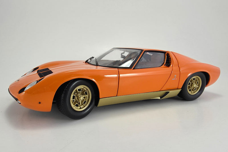 1:18 Scale Lamborghini Miura P400 by Kyosho | Front Quarter