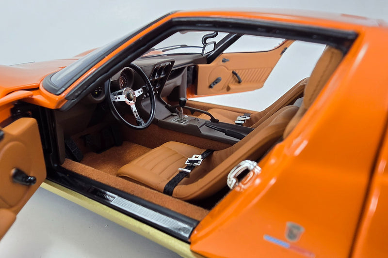 1:18 Scale Lamborghini Miura P400 by Kyosho | Left Interior