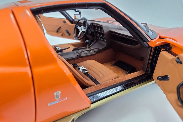 1:18 Scale Lamborghini Miura P400 by Kyosho | Right Interior